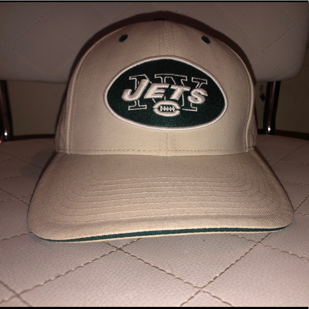 NEW YORK JETS NFL FITTED USED ONLY A FEW TIMES.